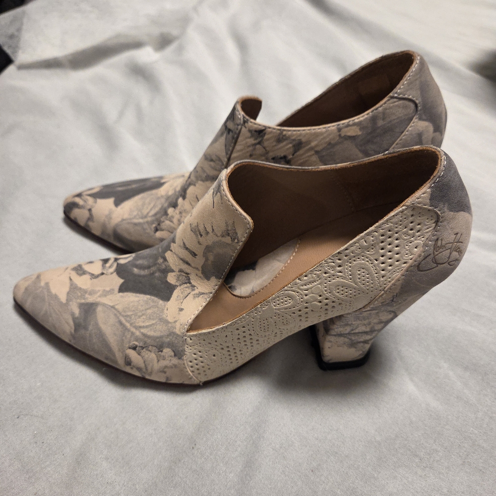 John Fluevog Cream and Gray Heels with Classic Silhouette